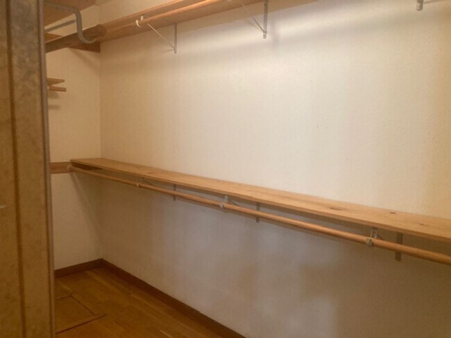 Building Photo - 342 Westline Ct