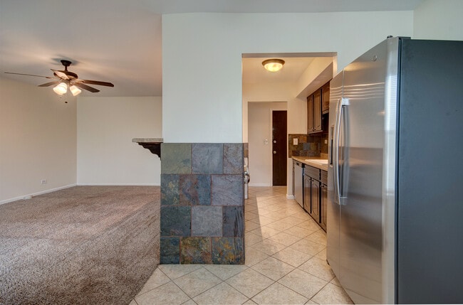 Building Photo - 2210 Country Club Dr