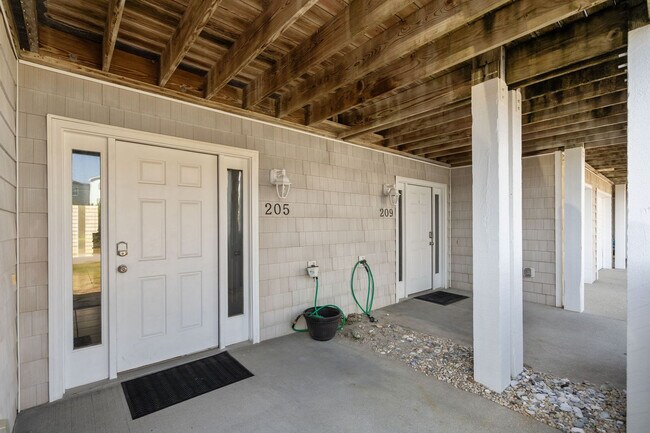 Building Photo - 205 N Ave