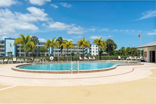 Building Photo - 1032 Lincoln B