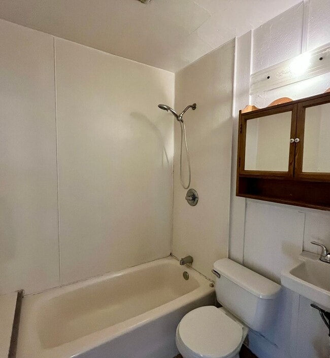 Building Photo - Two bedroom in Alton