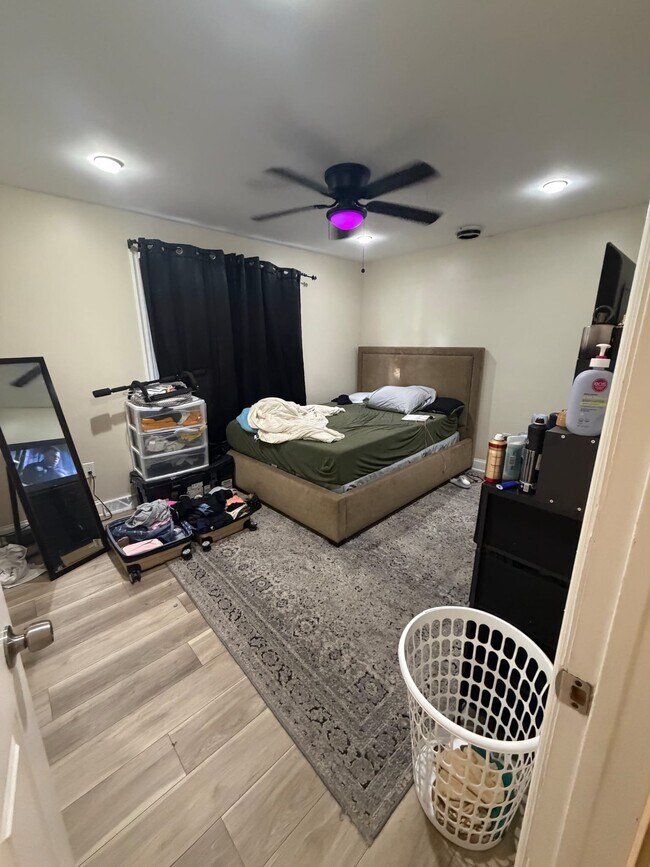 Building Photo - 408 Apple Dr