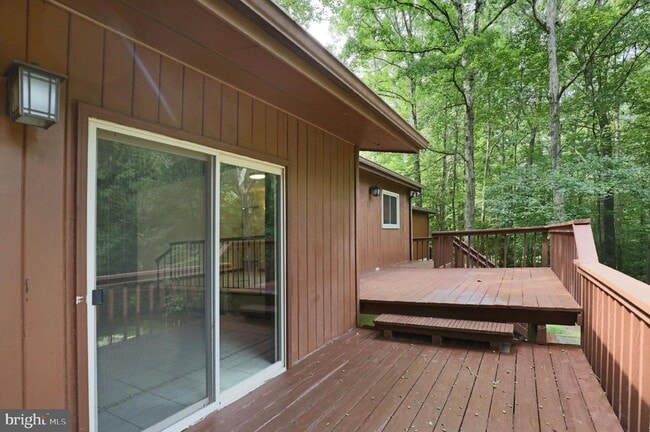 Building Photo - 11800 Wolf Run Ln