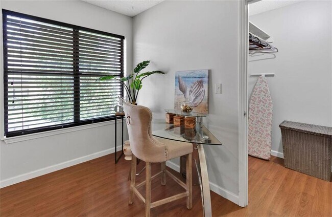 Building Photo - 2411 Huntingdon Chase