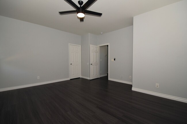 Building Photo - Spacious 2-bed 2-bath with Attached Car Ga...