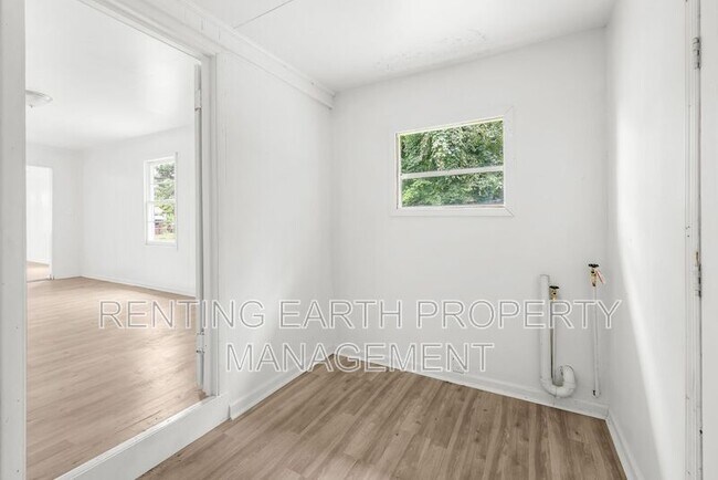 Building Photo - 1724 26th St SW
