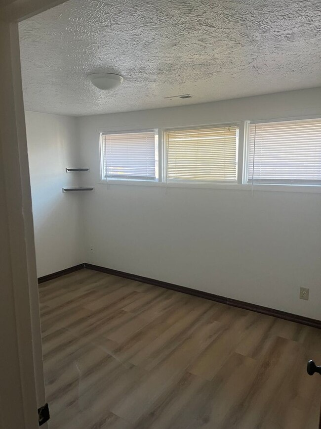 Building Photo - South Hill cute 2 Bed 1 Bath rancher with covered entertaining patio