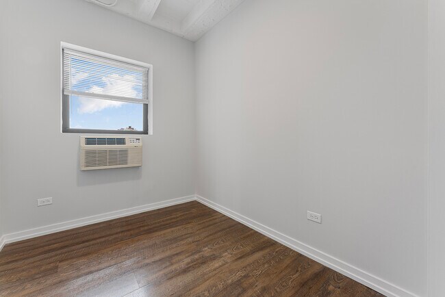 Building Photo - 5718 N Winthrop Ave