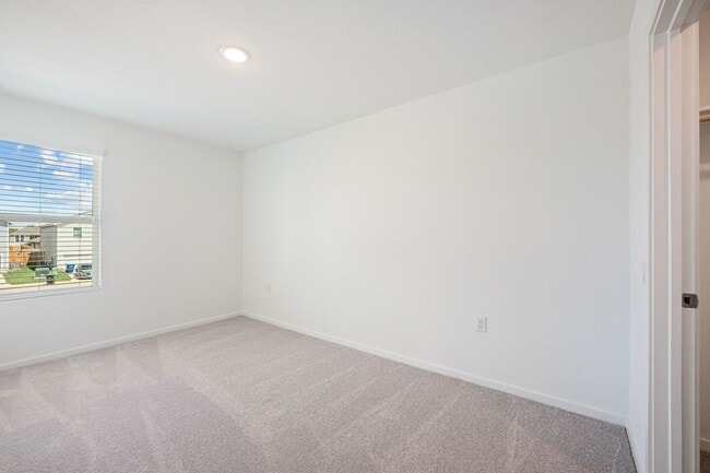 Building Photo - 606 W Cypress St