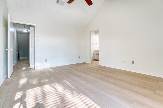 Building Photo - 5860 Sampley Way
