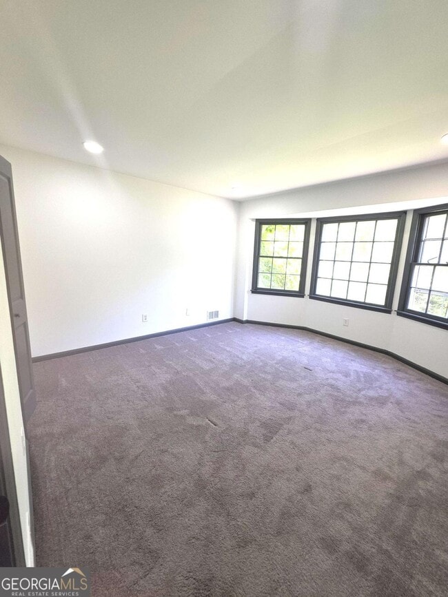 Building Photo - 490 Village Green Ct SW