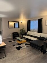 Building Photo - 3909 Redwood Ln