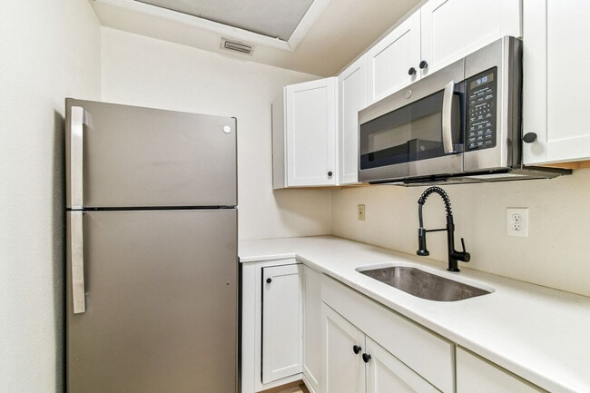 Building Photo - 1107 W Braddock St