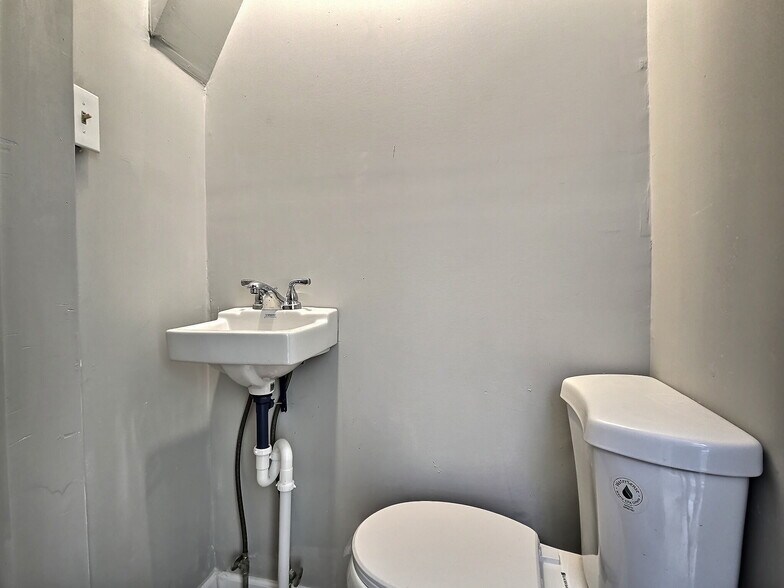 Building Photo - 1354 Cotton St