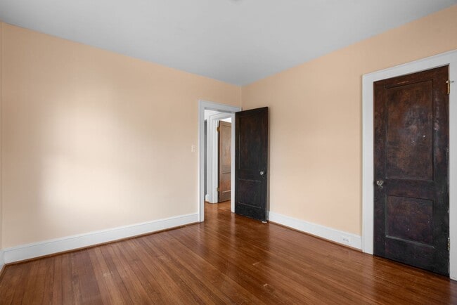 Building Photo - 3 Bed 2.5 Bath - Takoma Park Craftsman - Spacious Rear Deck