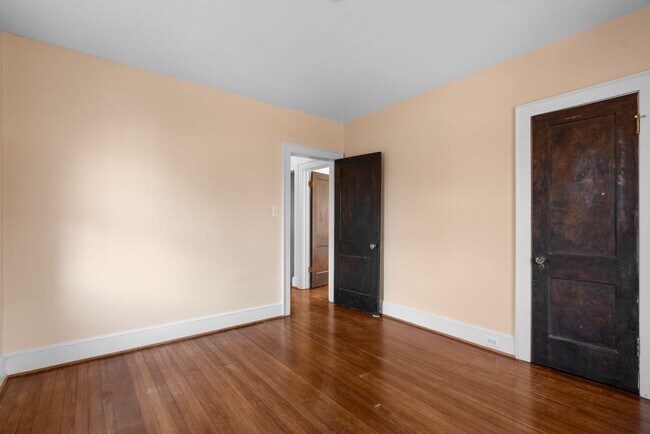 Building Photo - 7413 Maple Ave