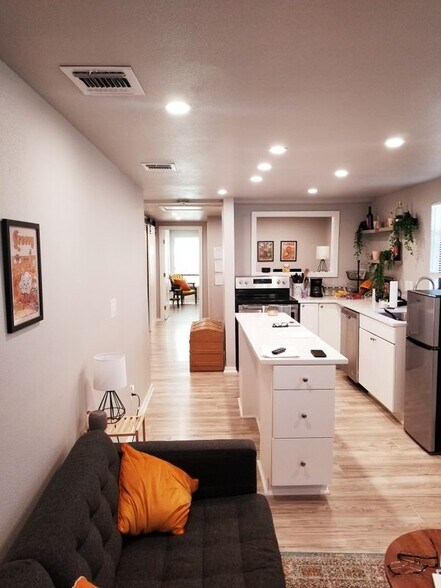 Building Photo - 226 Victor St