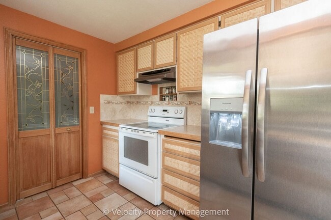 Building Photo - Beautiful home on a large half acre lot!