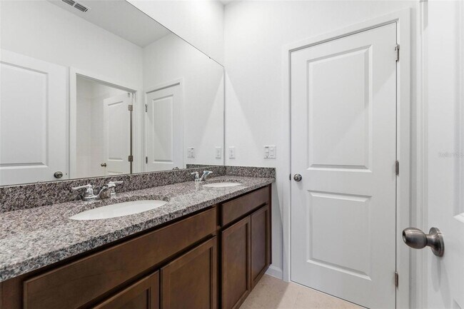 Building Photo - 1889 Seawall Wy