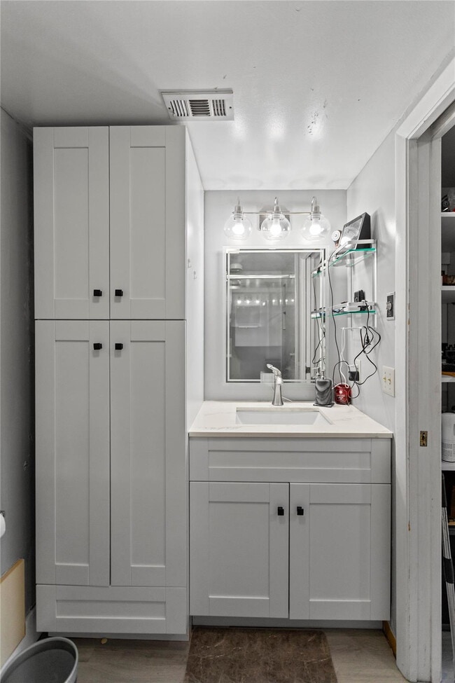 Building Photo - 22940 Oxford Pl