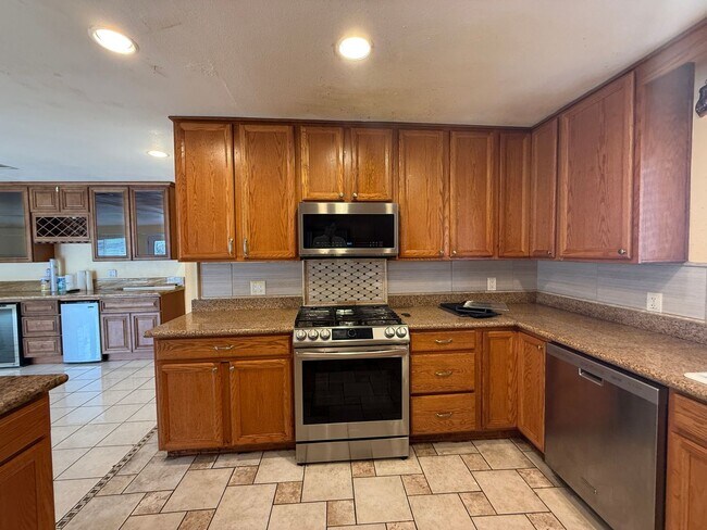 Building Photo - Beautiful Spring Valley home