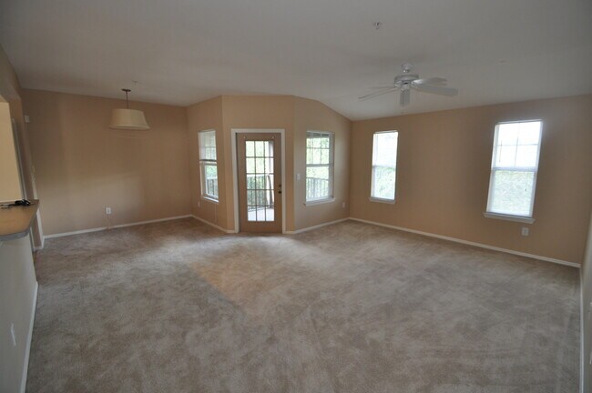 Building Photo - 408 Summit Ridge Pl