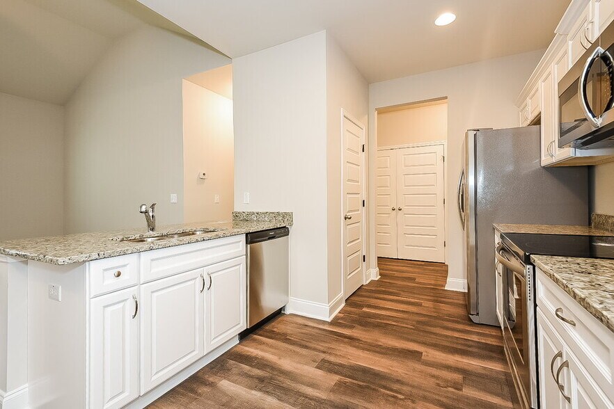 Building Photo - 67 Rosemont Ct