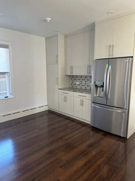 Building Photo - 7109 N Keeler Ave