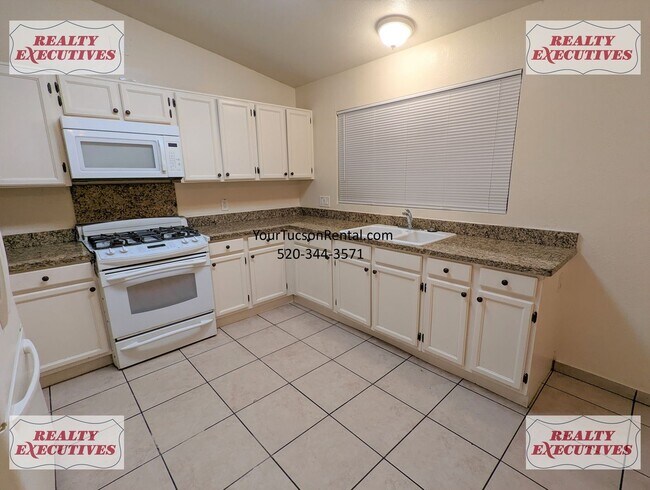 Building Photo - 3/1 with AC and a garage in Midvale Park Near Drexel Rd & Oak Tree Dr