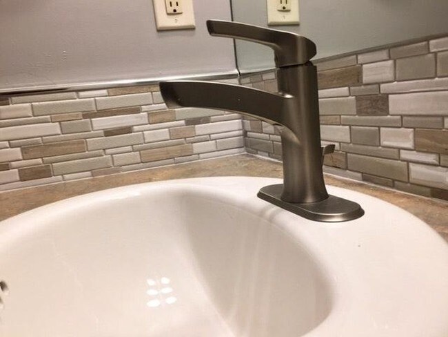 Building Photo - 708 S Red Oaks Cir