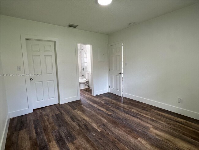 Building Photo - 3315 SW 15th Ave