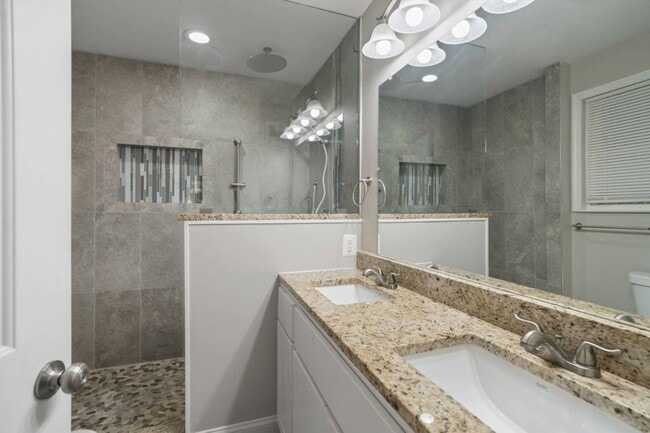 Building Photo - 1516 Cedarwood Dr