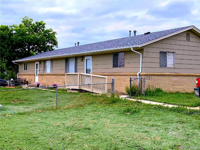 Primary Photo - 6631 Julian St