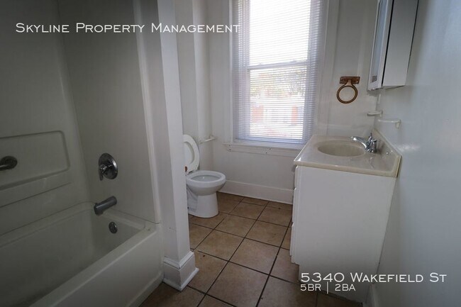 Building Photo - Beautiful Updated 5 Bedroom House