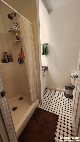 Building Photo - 462 Park Dr