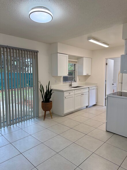 Kitchen/dining - 914 La Salle Ave