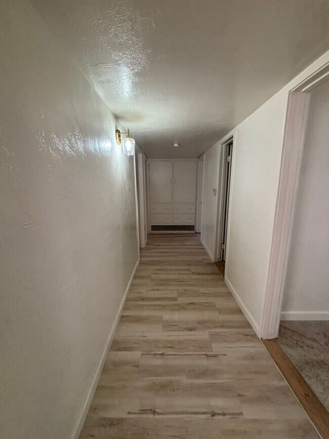 Building Photo - 1249 Sandalwood Dr