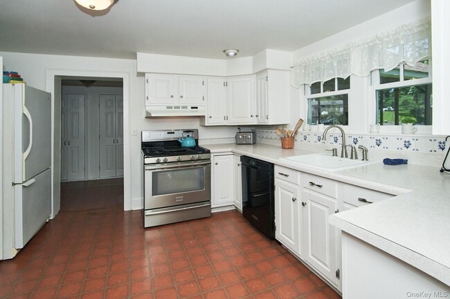 Building Photo - 9 Iron Forge Rd