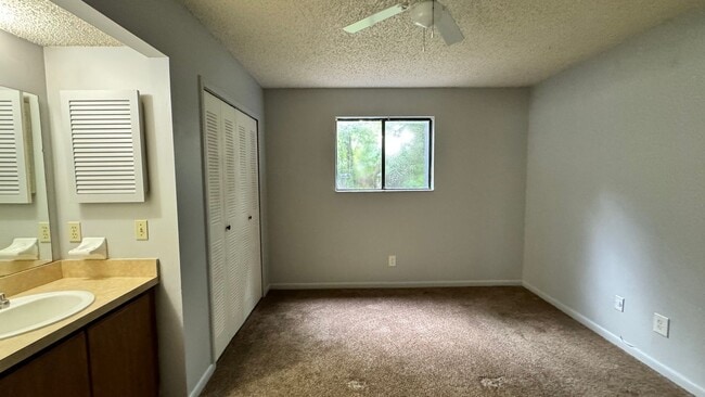 Building Photo - 2 Bed/ 1 Bath Available Now on the Westside!