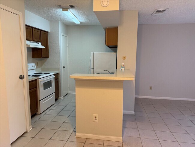 Building Photo - 2120 El Paseo St