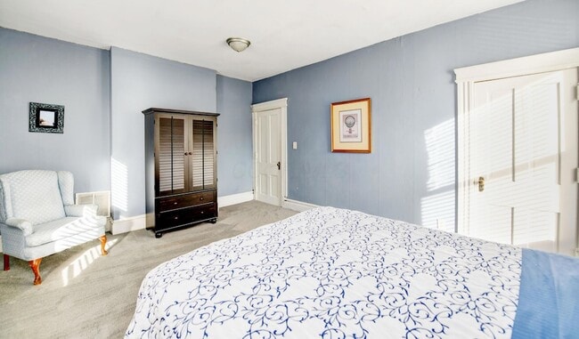 Building Photo - 705 Bryden Rd