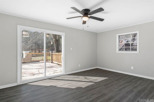 Building Photo - 2014 W Lakeview