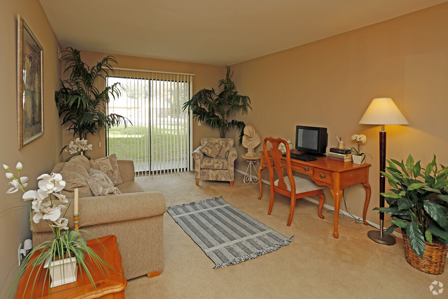 Interior Photo - Round Hill Apartments