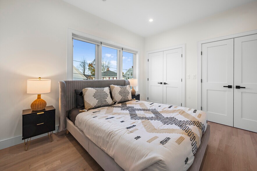 Building Photo - 24 Bolton St