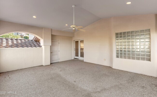 Building Photo - 1101 E Brook Hollow Dr