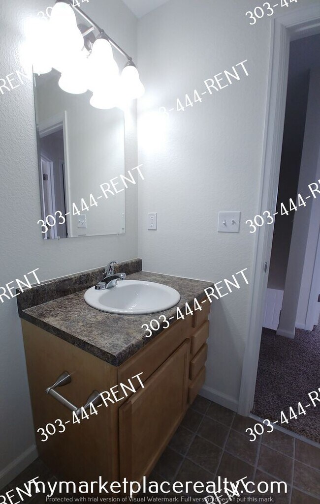 Building Photo - 2 Bedroom in Commerce City! Beautiful Home!