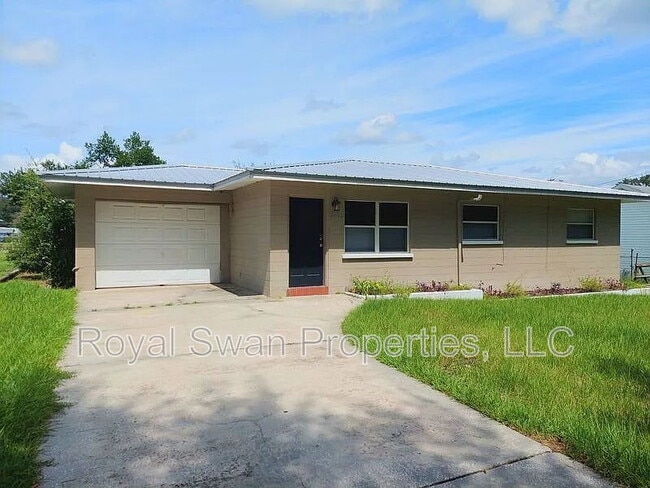 Primary Photo - 220 Orangeview Ln