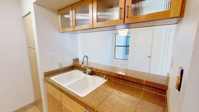 Building Photo - Light-Filled Upstairs Condo in a Prime Location