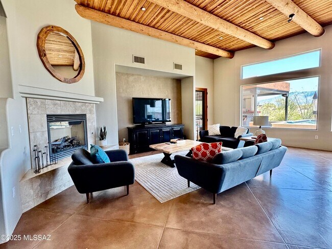 Building Photo - 11096 N Pusch Ridge View Pl