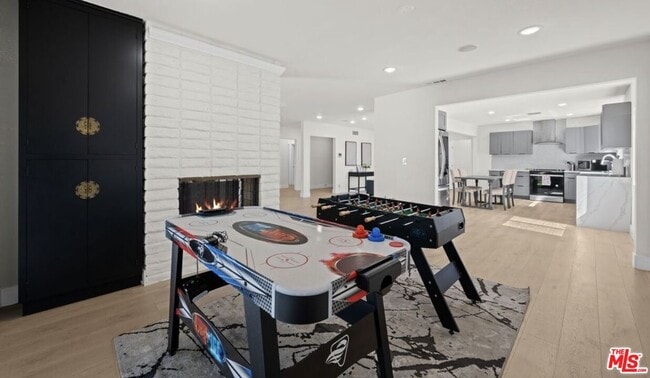 Building Photo - 2617 S Beverly Dr
